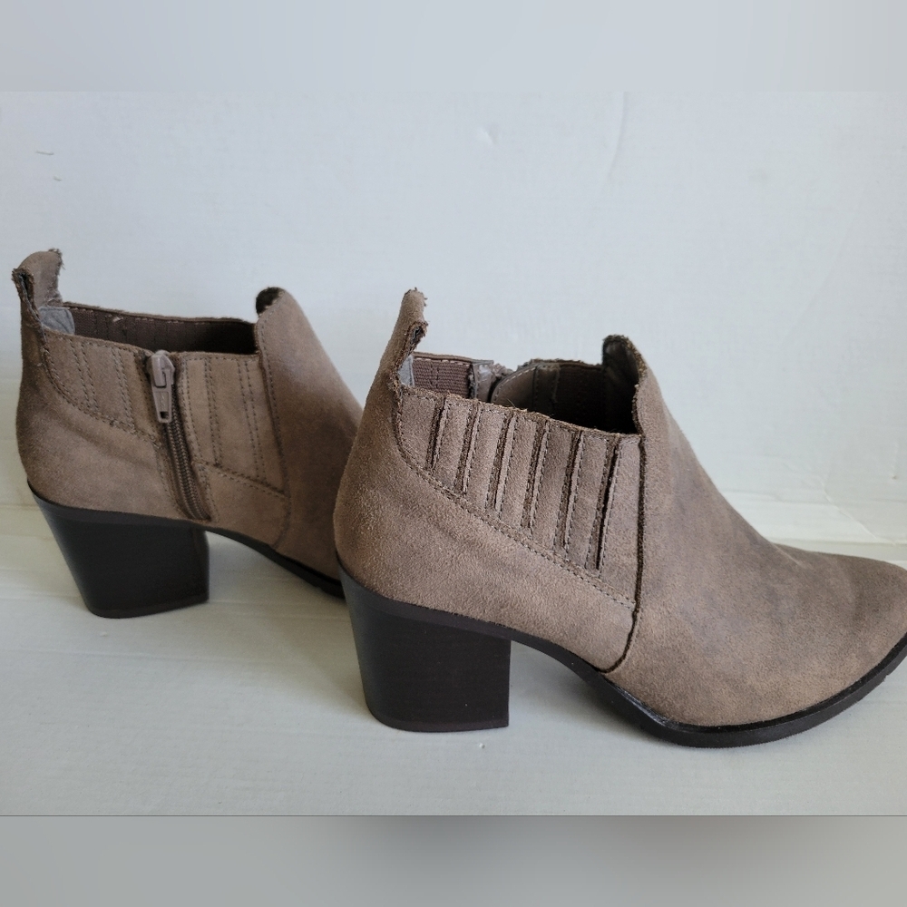 Candie's Women's Tan Faux Suede Side Zip Ankle Booties Size 8